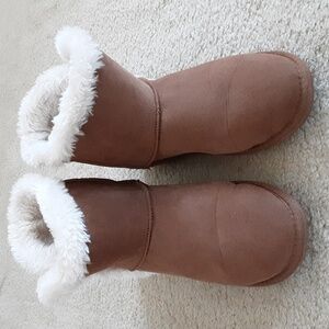Sugar tan boots with back tie bows